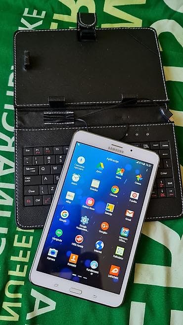 Računarska oprema: Samsung Galaxy Tab 4 (8.0") sa futrolom i žičnom tastaturom - Ekran — 6