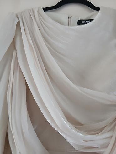 duga 9: Elegantna duga haljina u boji šampanjca/ivori, brenda DMN. - — 3