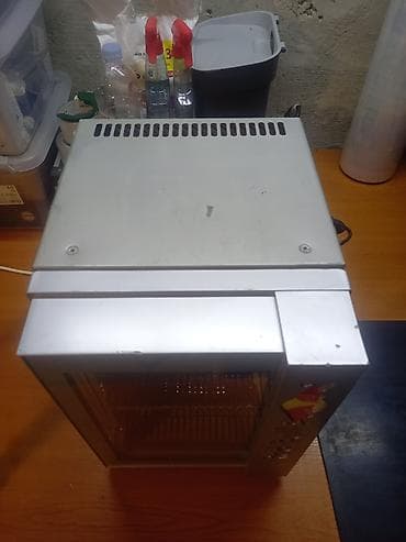 rerna na paru: Kompresorski frizider RED BULL 220V Ispravan kompresorski frizider — 3