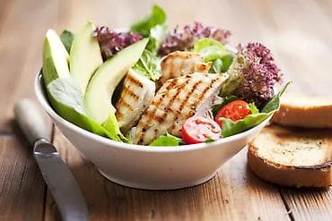 bionic trimer za travu iskustva: Pileća proteinska salata sa avokadom - Sveže grilovana pileća prsa — 1