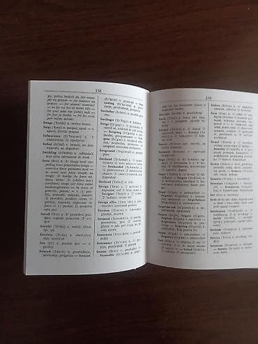 posta trstenik: Engleski rečnik – dvojezični (englesko‑srpski i srpsko‑engleski) - — 3