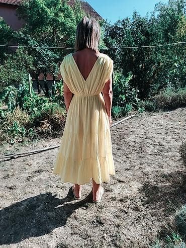 opise: Ženska midi haljina u žutoj boji, laganog i lepršavog kroja. Model — 2