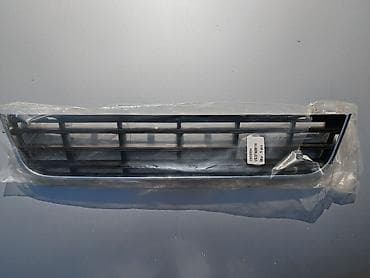 gume polovne: VW Passat B6(05-11) Centralna resetka u prednjem braniku - — 1