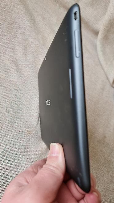 grejalica sa termostatom: ASUS tablet – Android - Ekran oko 10 inča, široke ivice, prednja — 8