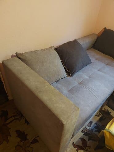 Furniture: Ugaona garnitura u svetlo sivoj boji, idealna za dnevne sobe ili — 1
