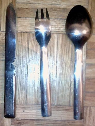 ormari za obucu: Prodajem nov pribor za jelo - JNA M-69. Pribor se sastoji iz — 4