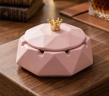 Keramička pepeljara sa poklopcem – roze, geometrijski dizajn, detalj