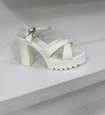 steve madden sandale sa cirkonima: Sandals, 39 — 8