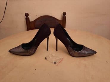 srebrna ogrlica sa krsticem: Pumps, 39 — 12