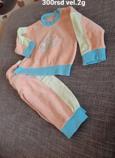 Dečiji komplet trenerke (duks + donji deo) za uzrast oko 2 godine. -