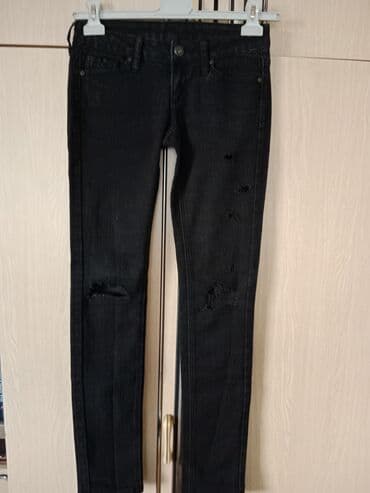 ps pantalone 2023: Mango jeans crne farmerke
 Veličina 34
kratko nošene
Cena 800 din — 2