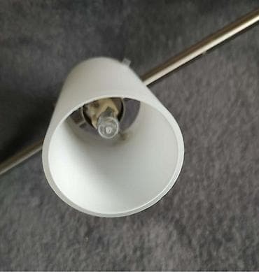 ormaric za kljuceve drveni: - Dva metalna nosača sa ukupno 5 pojedinačnih spot svetiljki - — 5