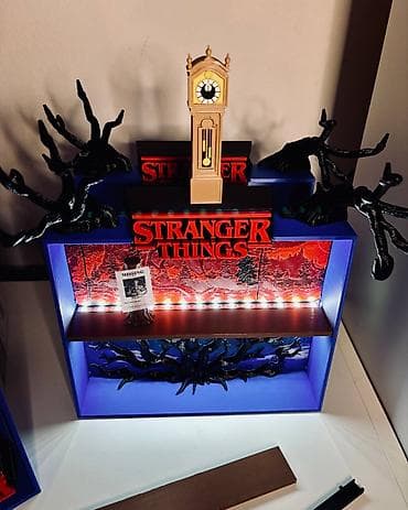 stoni satovi: Dekorativna polica/diarama inspirisana serijom Stranger Things - — 2