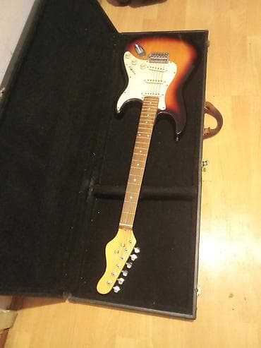 Art & Collectibles: Električna gitara tipa Stratocaster u sunburst finišu, sa belim — 2