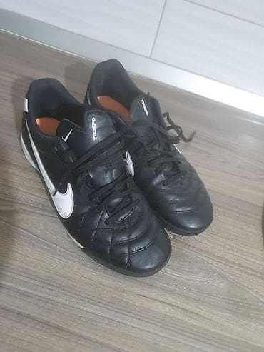 Nike original.Cista koza.Stanje super.ima jednu malu oderotinu na lalafo.rs Nike original.Cista koza.Stanje super.ima jednu malu oderotinu