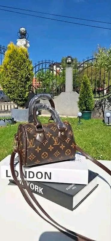 tiffani torbe: Torbe 3800 din
💋 — 1