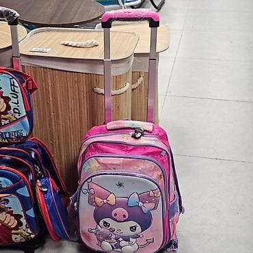 deciji dresovi: Skolski ranac sa tockovima
3200 din — 1