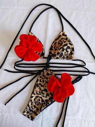 triple s: Bikini set sa cvetnim detaljima - Dvodijelni bikini u stilu — 6