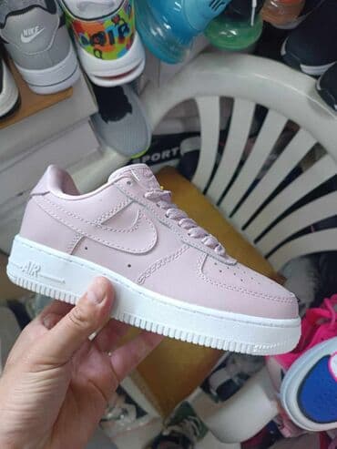 a klasa patika: Nike, 37 — 9