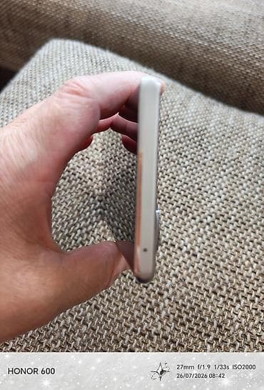 honor 70 polovan: Honor 70 u izuzetnom stanju, bez padova, bez ogrebotina, star 2 — 3
