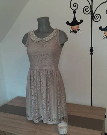 Kape i aksesoari: Krem haljina sa biserima s vel — 3