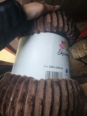 Jastuci: Prelepi ćebići 200x220 Odmah dostupno Prvi 3 komada dostupno Drugi — 1