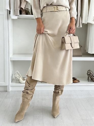 💫Satenasta midi suknja A‑kroja
✅2200 din na lalafo.rs 💫Satenasta midi suknja A‑kroja
✅2200 din