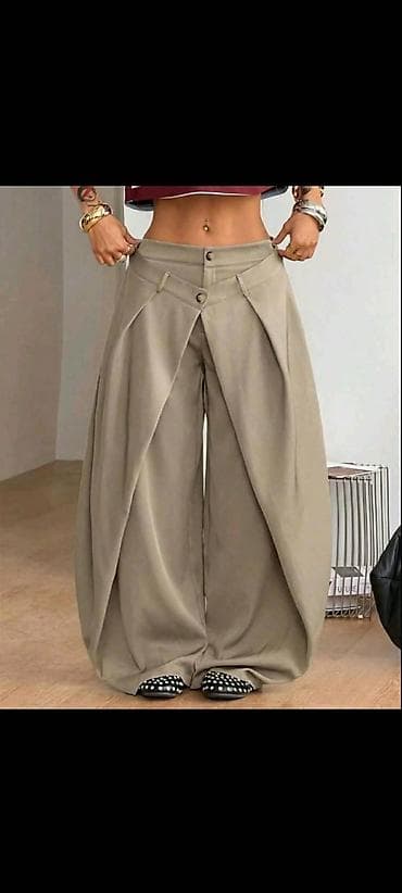 beli bison: Ženske široke pantalone sa preklopom – avangardni kroj - Model — 3