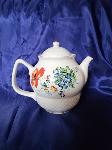 bokal sa poklopcem: Bokal Zajecar porcelan 70te. Bokal je nov. na poklopcu nedostaje — 1