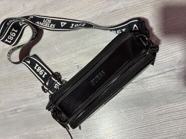 kutije za nakit – слике: Guess torbica, nosena 2-3 puta ocuvana
Dobra kopija — 2