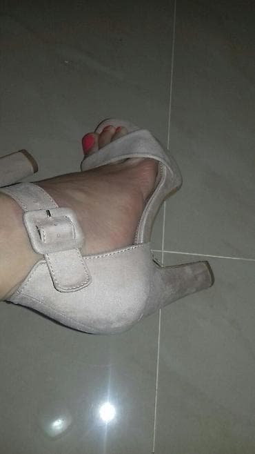 Kozne Le Scarpe sandale, broj 38. Kao nove,nošene jednom,predivne