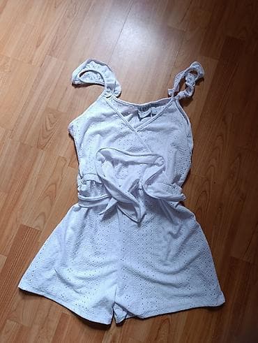 Beli letnji kombinezon sa vezom (broderie anglaise) i kratkim