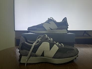 New Balance 327 patike – siva/ugljen kombinacija

Broj: 45