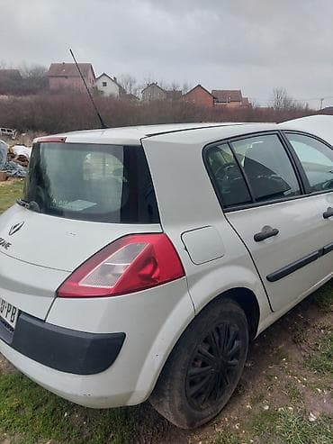 Prodaja automobila: Renault Mégane II, bele boje, hečbek sa 5 vrata. Pogonsko rešenje sa — 8