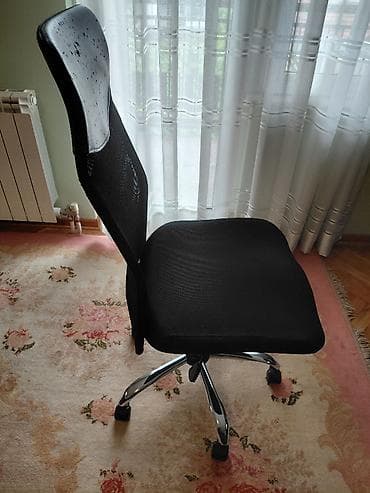 Kancelarijska stolica za PC - potpuno funkcionalna, sa rezervnim