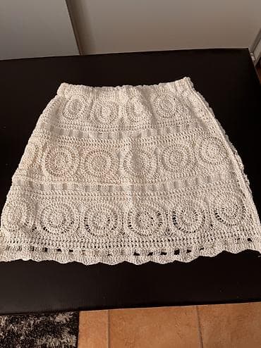 Ostalo: Pletena suknja bele boje 
Odgovara S/M velicini — 1