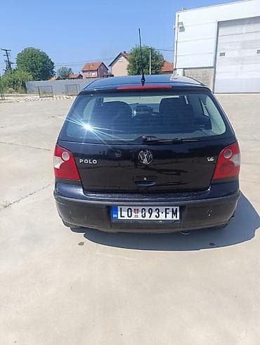 1000 litara je: Volkswagen Polo 1.4,plin trovratni hatchback, crna boja. Ključne — 3