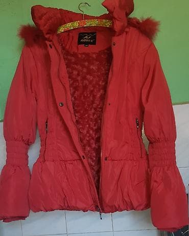 Ženska obuća: Zimska ženska jakna sa postavom od krzna, crvena. Veličina: XL / 42 — 2