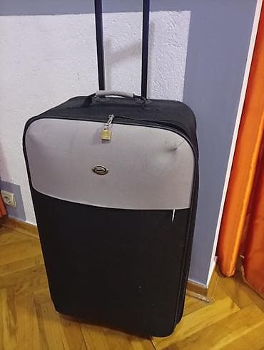 sat za ruku: Veliki kofer na točkićima sa teleskopskom ručkom. OKO 75 40 25. dob — 1