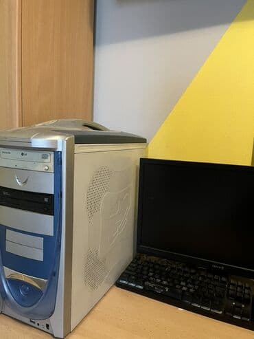 ugradni sporet na plin: Računarski toranj sa futurističkim dizajnom, kombinacijom srebrne i — 2