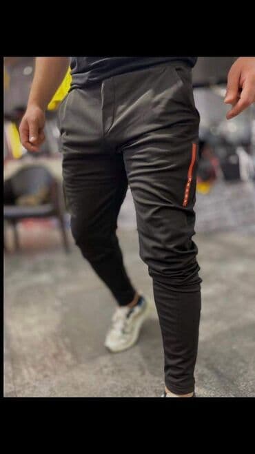 Veličina M
Cena 2100 din