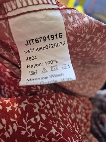 duge tunike: Ženska bluza – crvena sa sitnim belim cvetnim printom - veličina M — 3