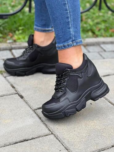 leon drvene klompe cena: Cena 4800din
Br 36-40 — 8