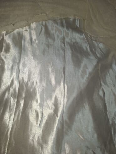 exit odeca: Svečana duga haljina u boji slonovače sa širokim bretelama. Gornji deo — 4