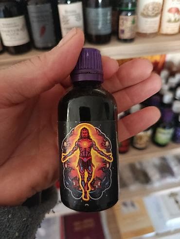 Biljna tinktura/ekstrakt u tamnoj staklenoj bočici sa ljubičastim