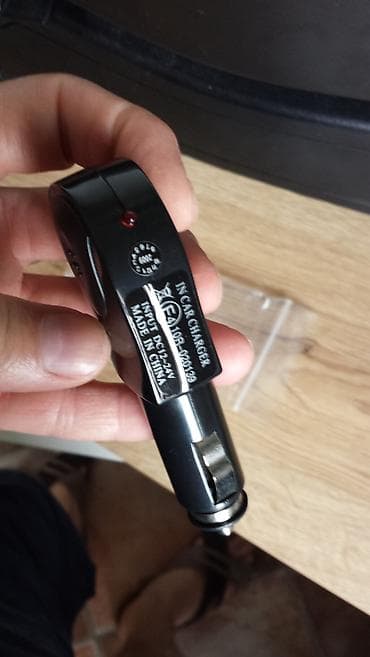 moj prvi tablet: USB auto punjač za upaljač 12–24V Kompaktan auto punjač koji se — 1