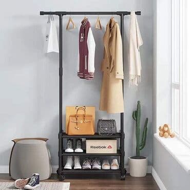 Cena 2490din Polica/štender za predsoblje na točkiće Napravljeno od