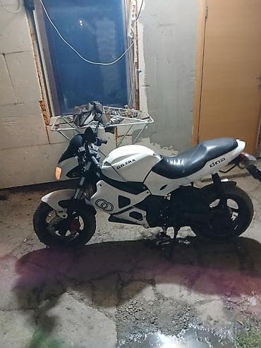 Hero: Gilera DNA – sportski skuter/motocikl - Model: Gilera DNA (bele — 2