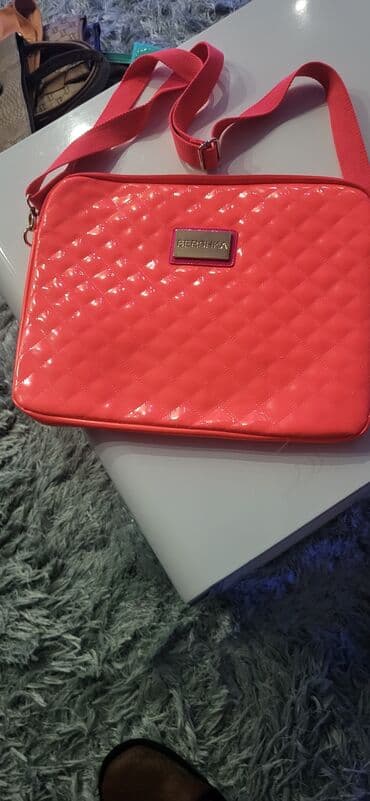 hit cene torbe: Elegantna torbica, Bershka — 4