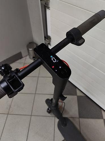 lopte za kosarku: Električni trotinet Xiaomi (serija Mi/Essential/Pro – crni) - — 3